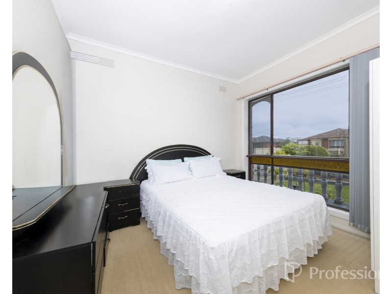 18 Elliott Street, Kings Park VIC 3021