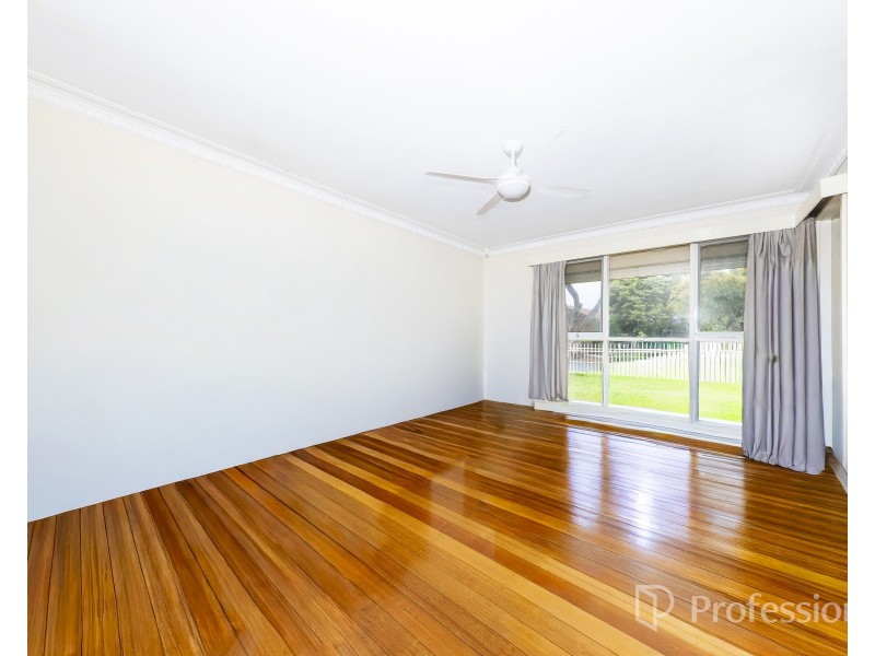 4 Woods Street, St Albans VIC 3021