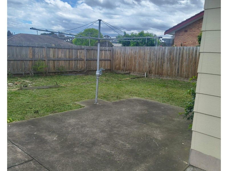2/7 Alexina St, St Albans VIC 3021