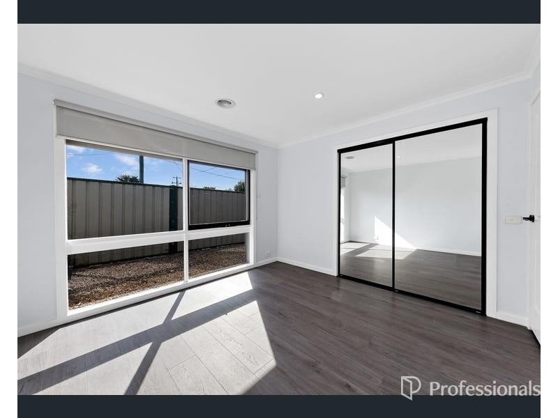 213 Taylors Road, St Albans VIC 3021