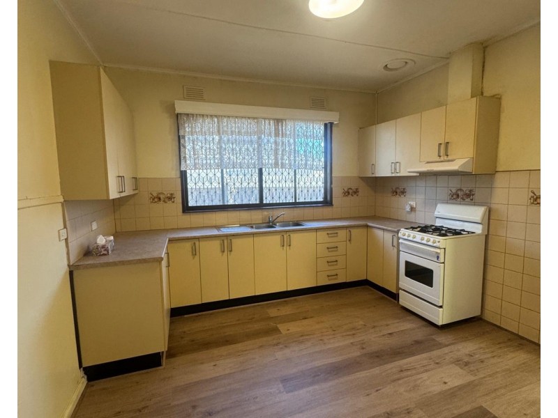 63 Collins St, St Albans VIC 3021