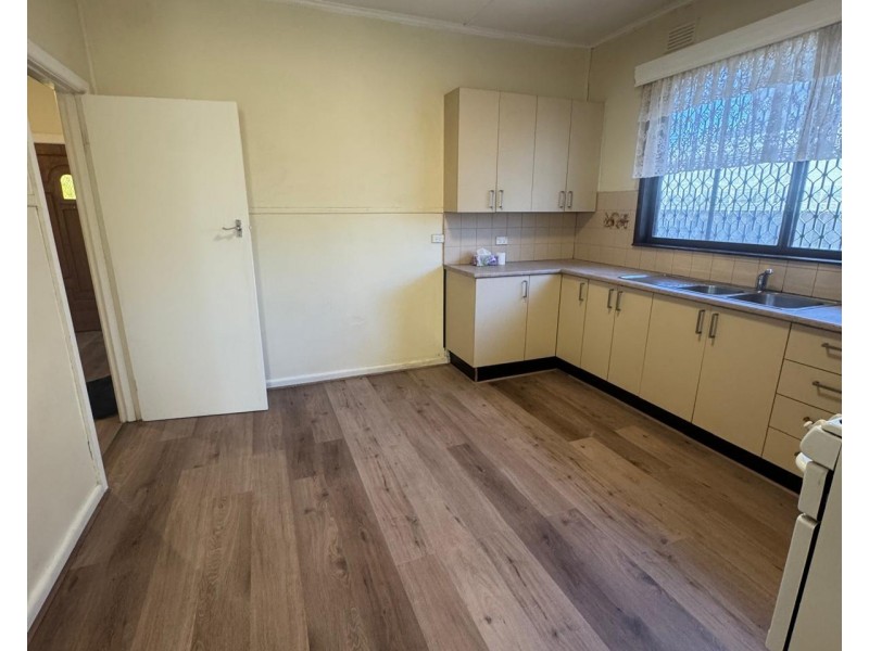 63 Collins St, St Albans VIC 3021