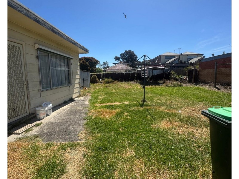 63 Collins St, St Albans VIC 3021