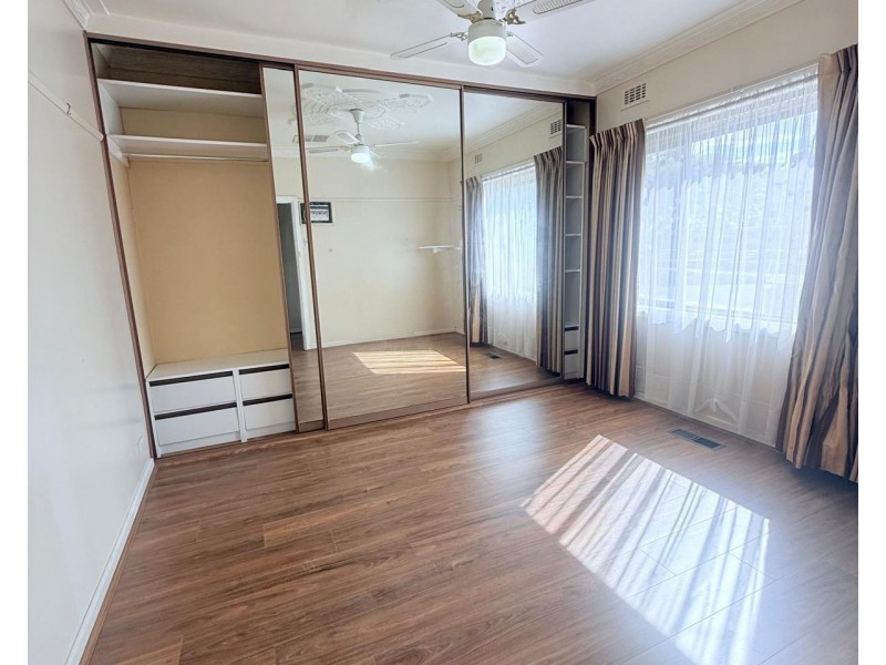 31 Lester Ave, St Albans VIC 3021