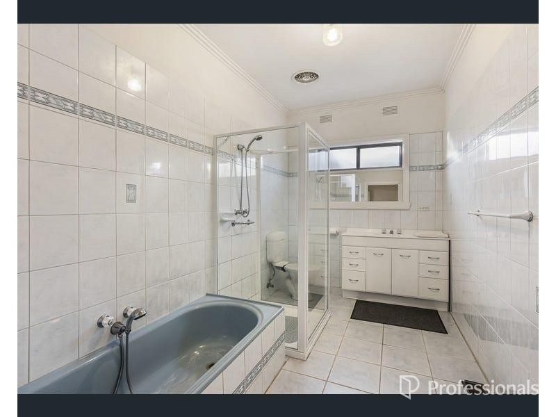 31 Lester Ave, St Albans VIC 3021