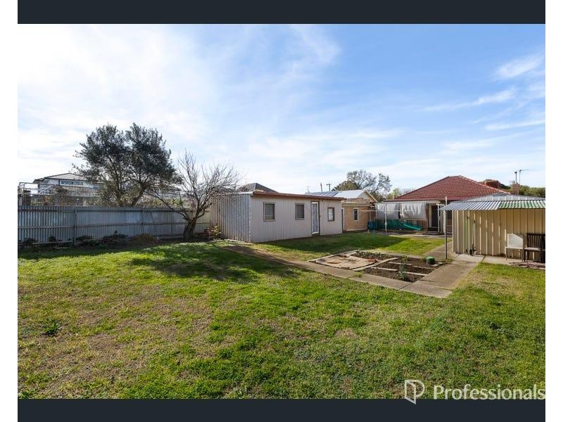 31 Lester Ave, St Albans VIC 3021