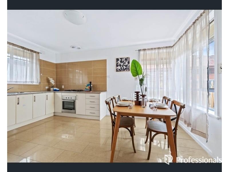 271 Main Rd East, St Albans VIC 3021