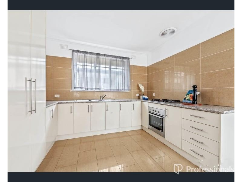 271 Main Rd East, St Albans VIC 3021