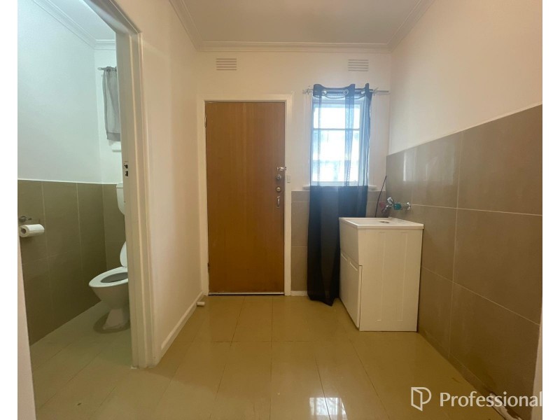 271 Main Rd East, St Albans VIC 3021