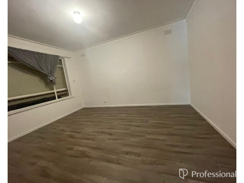 271 Main Rd East, St Albans VIC 3021