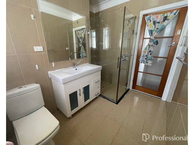 271 Main Rd East, St Albans VIC 3021