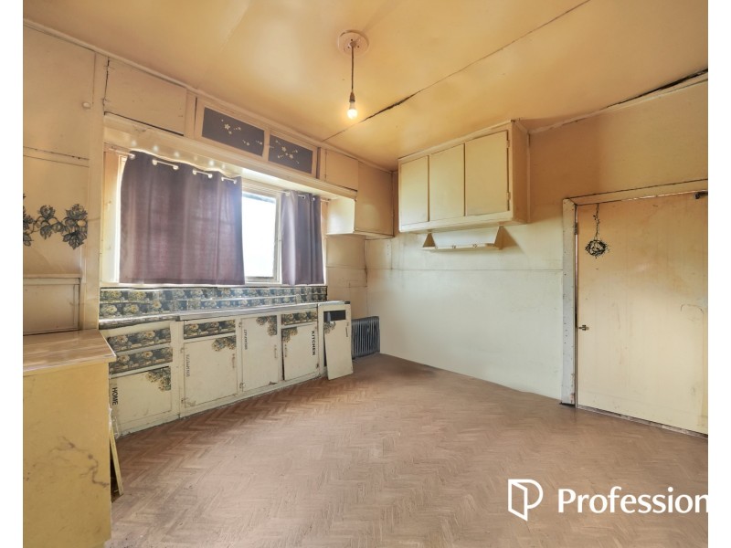 14 winifred street, St Albans VIC 3021