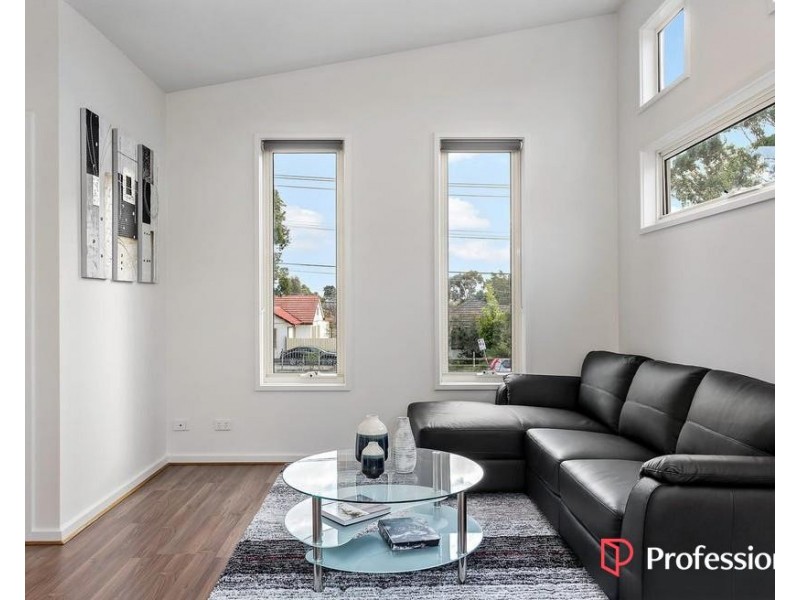 1/11 Churchill Avenue, Maidstone VIC 3012