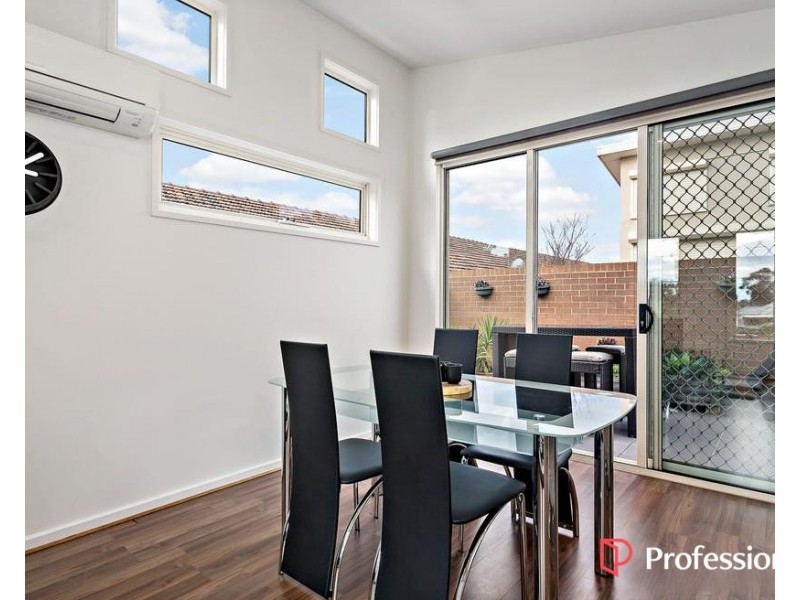 1/11 Churchill Avenue, Maidstone VIC 3012