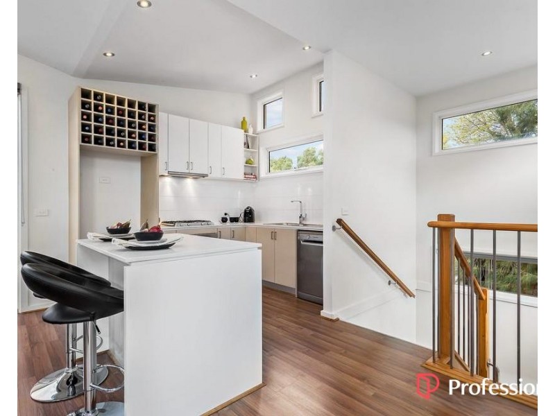 1/11 Churchill Avenue, Maidstone VIC 3012