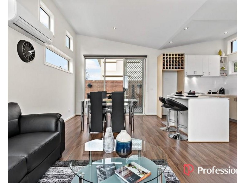 1/11 Churchill Avenue, Maidstone VIC 3012