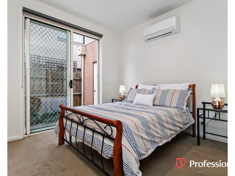 1/11 Churchill Avenue, Maidstone VIC 3012