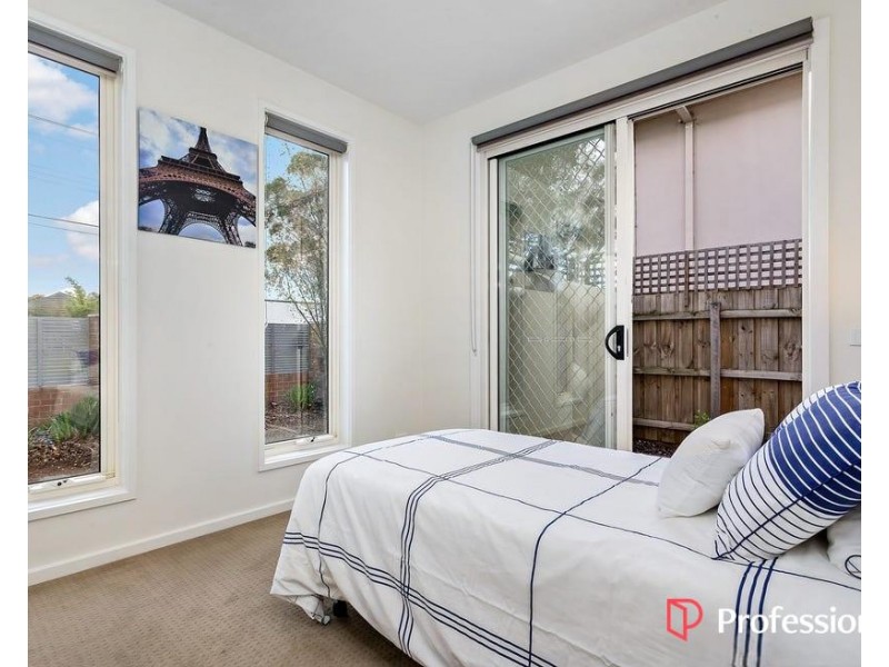 1/11 Churchill Avenue, Maidstone VIC 3012