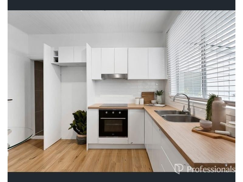 24 Dove St, West Footscray VIC 3012