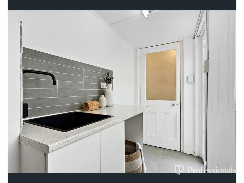 24 Dove St, West Footscray VIC 3012