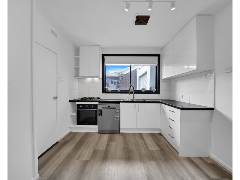 1/1 Evans Crescent, Reservoir VIC 3073