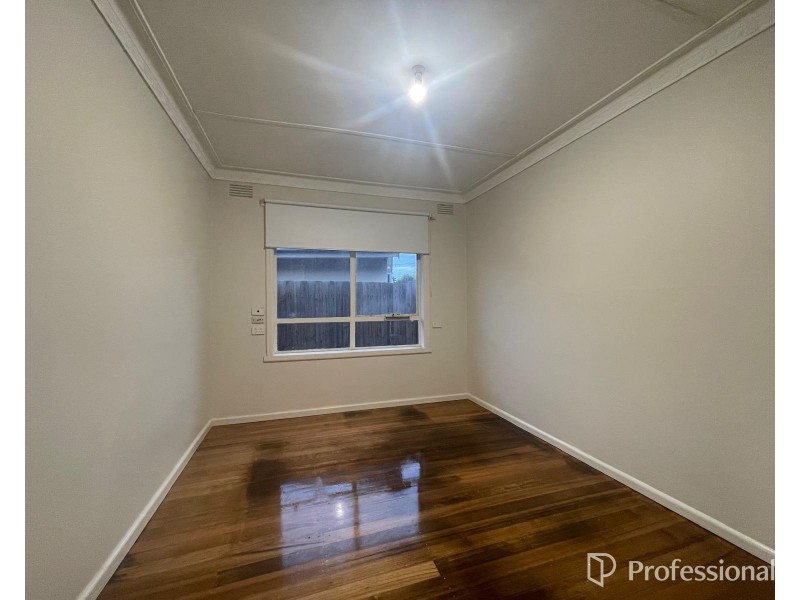 140 Main Road East, St Albans VIC 3021