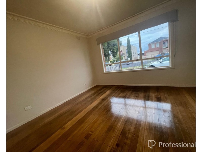 140 Main Road East, St Albans VIC 3021