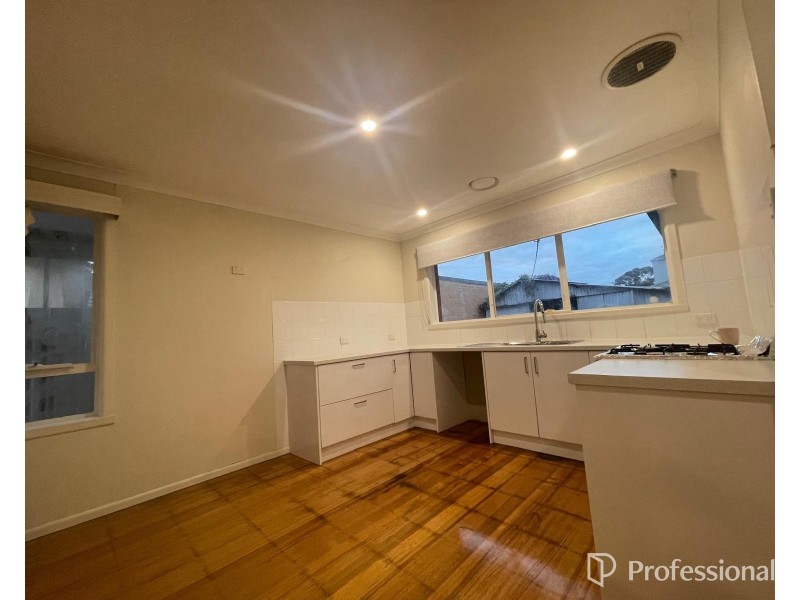 140 Main Road East, St Albans VIC 3021