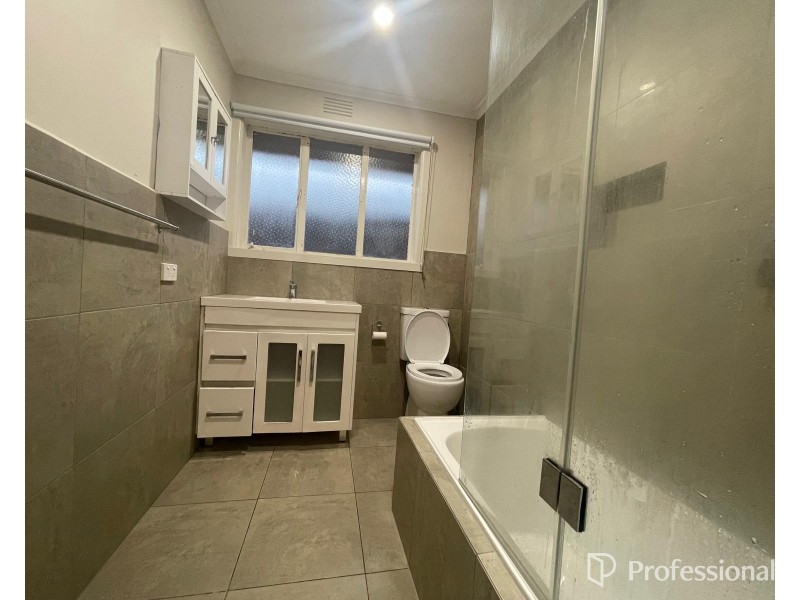 140 Main Road East, St Albans VIC 3021