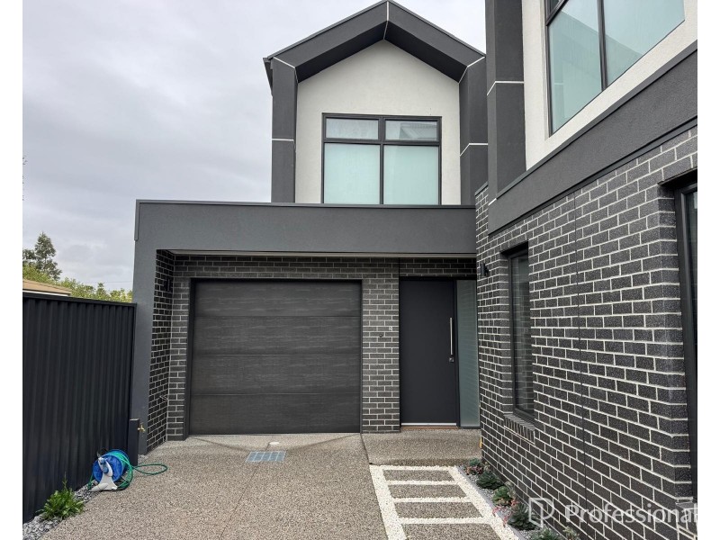 2, 3/29 Ford Avenue, Sunshine North VIC 3020
