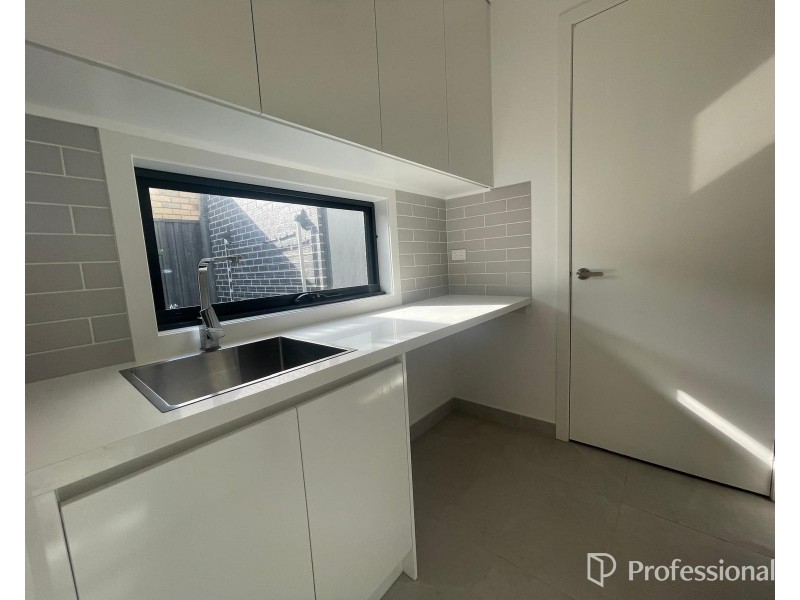 2, 3/29 Ford Avenue, Sunshine North VIC 3020