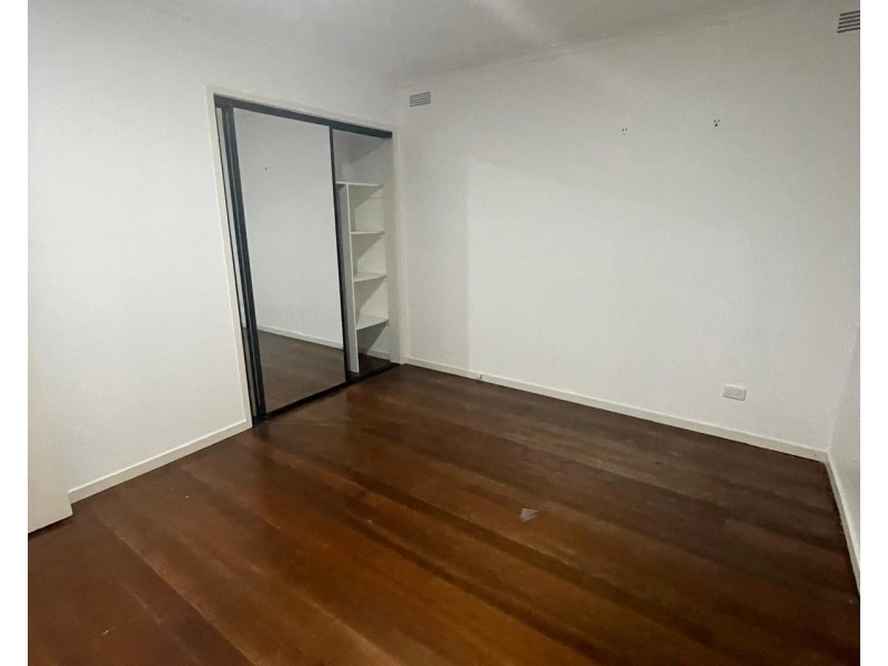 2/16 Adelaide Street, St Albans VIC 3021