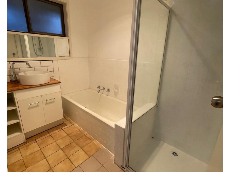 2/16 Adelaide Street, St Albans VIC 3021