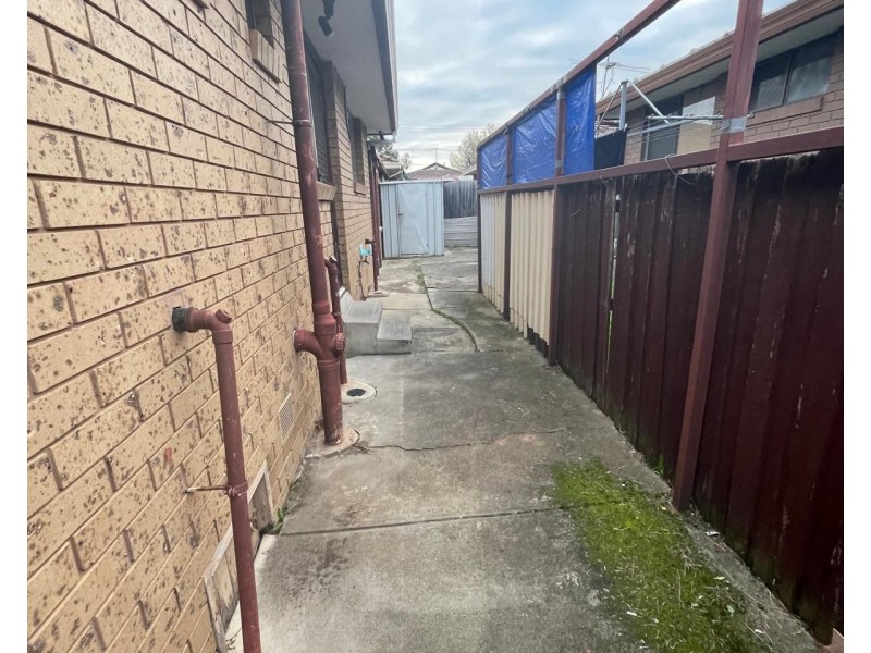 2/16 Adelaide Street, St Albans VIC 3021