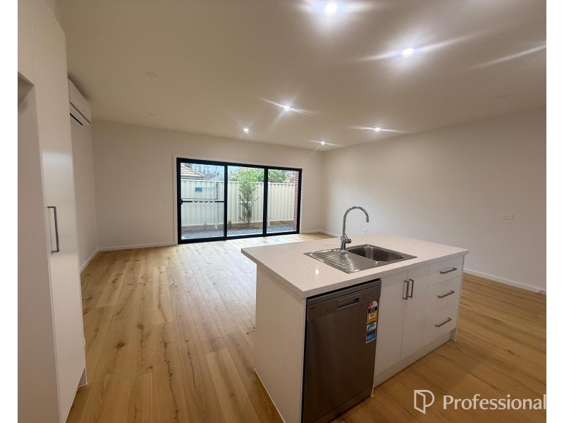 3/35 Westmoreland Rd, Sunshine North VIC 3020