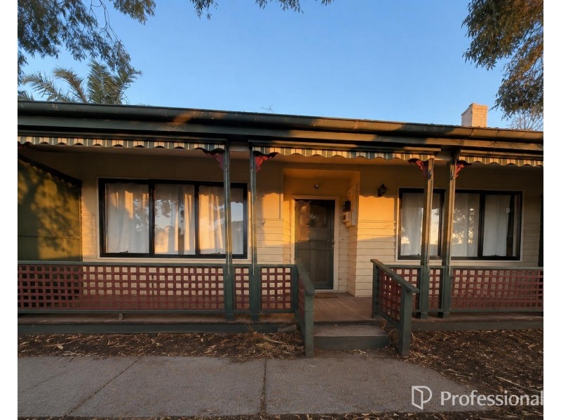 4 Fowler St, Breakwater VIC 3219