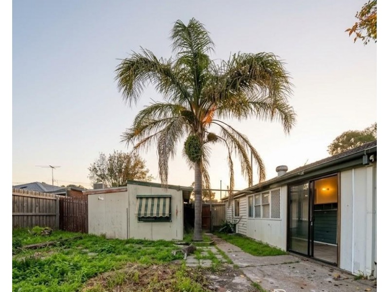 4 Fowler St, Breakwater VIC 3219
