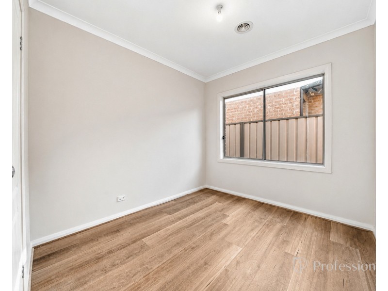 4 West Highland Drive, Burnside Heights VIC 3023