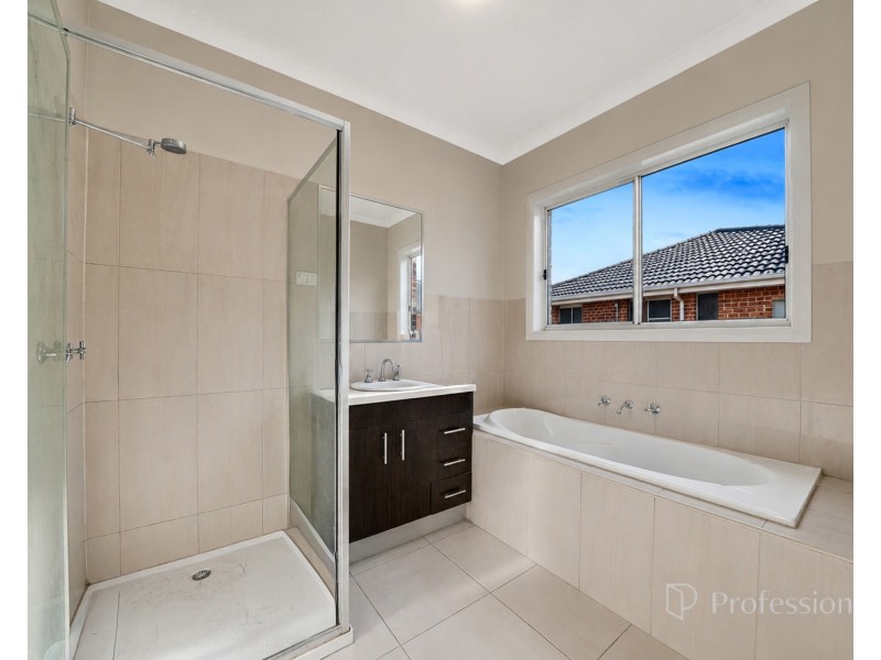 4 West Highland Drive, Burnside Heights VIC 3023