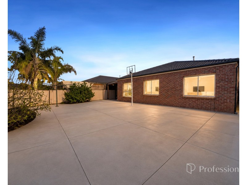 4 West Highland Drive, Burnside Heights VIC 3023