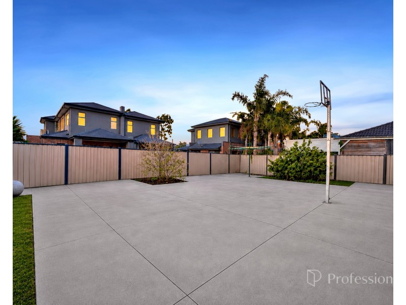 4 West Highland Drive, Burnside Heights VIC 3023