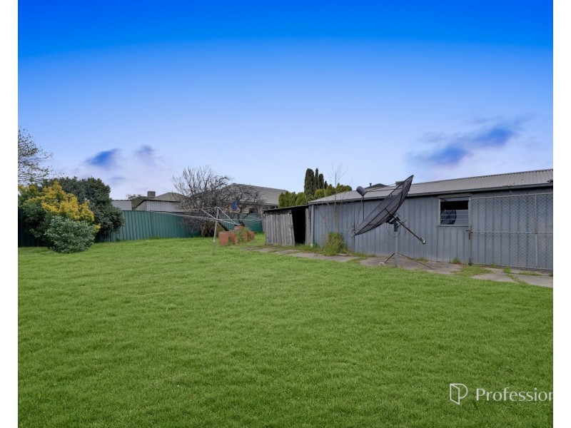14 Mcivor Road, St Albans VIC 3021