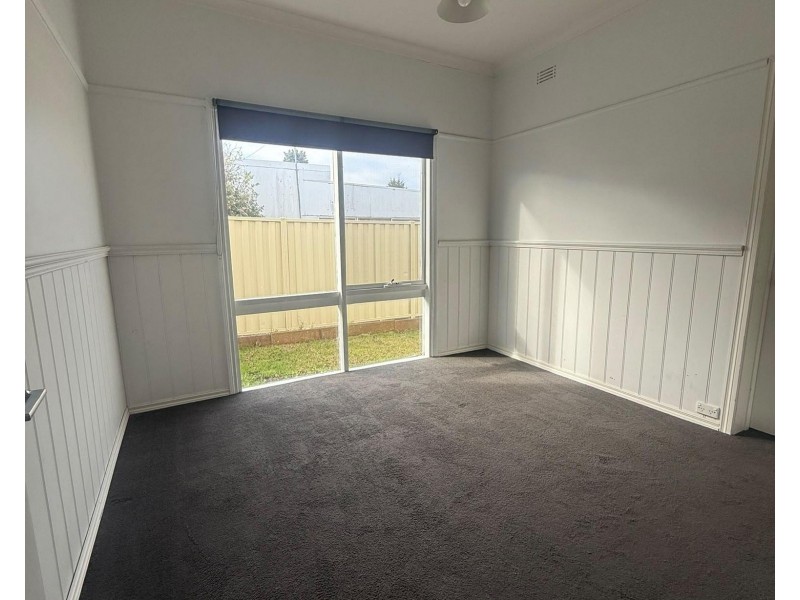 8 Helmer Cres, Thomson VIC 3219