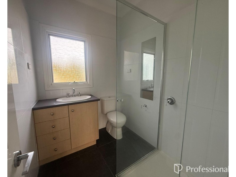 8 Helmer Cres, Thomson VIC 3219