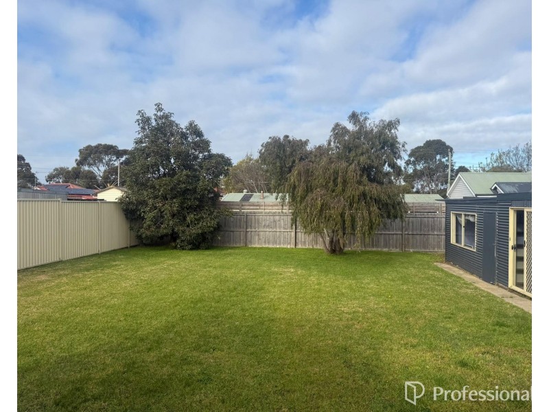 8 Helmer Cres, Thomson VIC 3219