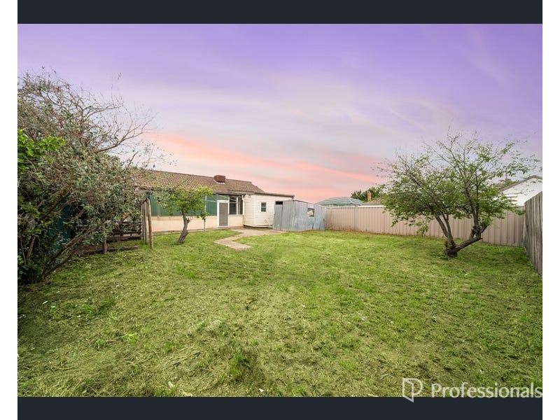 42 Dunedin Street, Maidstone VIC 3012