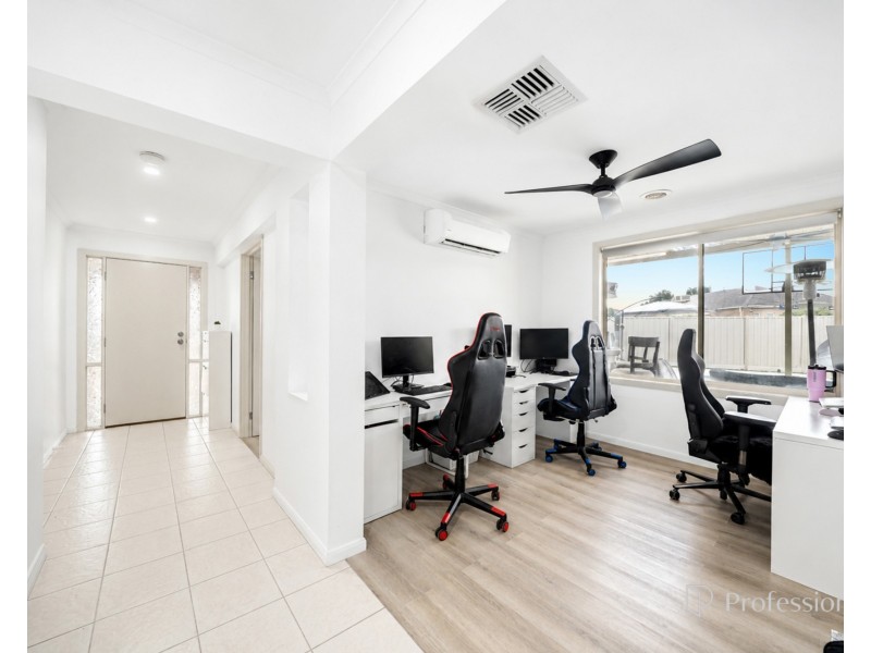 34 Cobaw Circuit, Caroline Springs VIC 3023