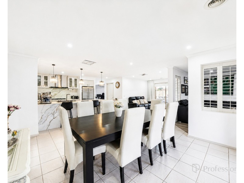 34 Cobaw Circuit, Caroline Springs VIC 3023