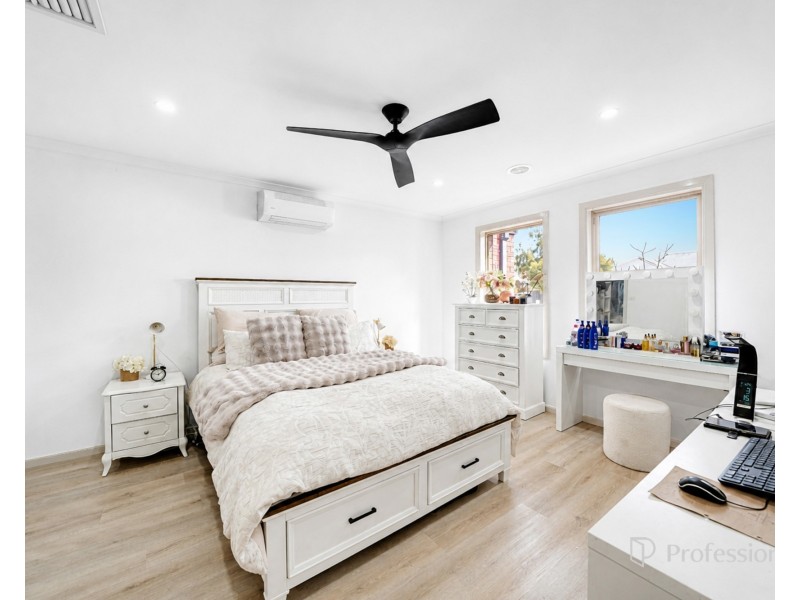 34 Cobaw Circuit, Caroline Springs VIC 3023