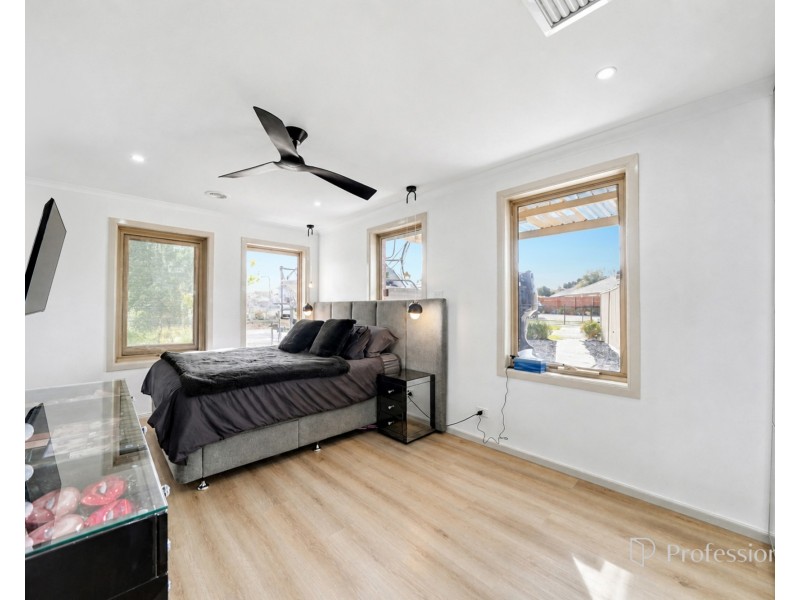 34 Cobaw Circuit, Caroline Springs VIC 3023